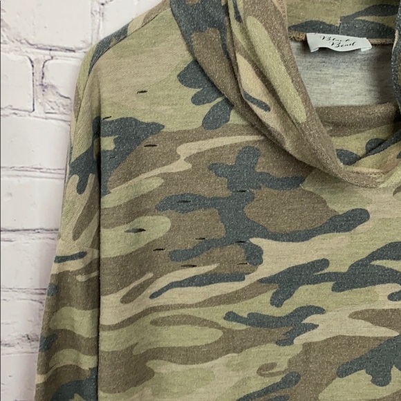 ✨Distressed Camo Pullover Sweatshirt - Picture 4 of 6